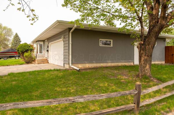 2005 15 Avenue S, Fargo, ND 58103