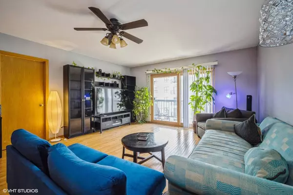 555 S River RD #707, Des Plaines, IL 60016