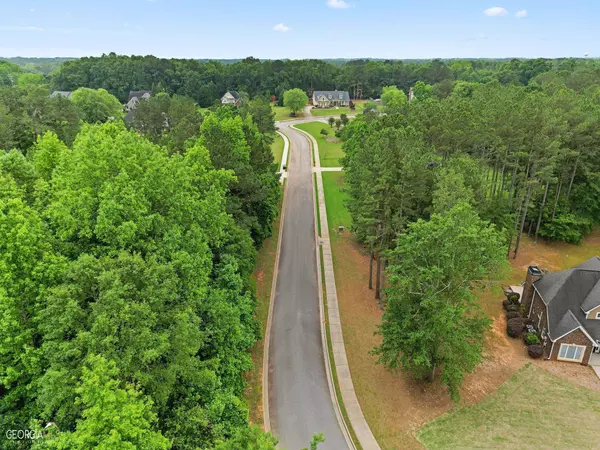 124 Cambridge Woods DR, Mcdonough, GA 30252