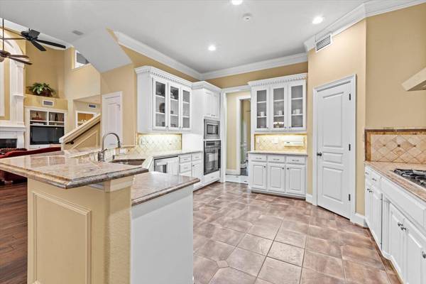 2416 Huntersridge Drive, Irving, TX 75063