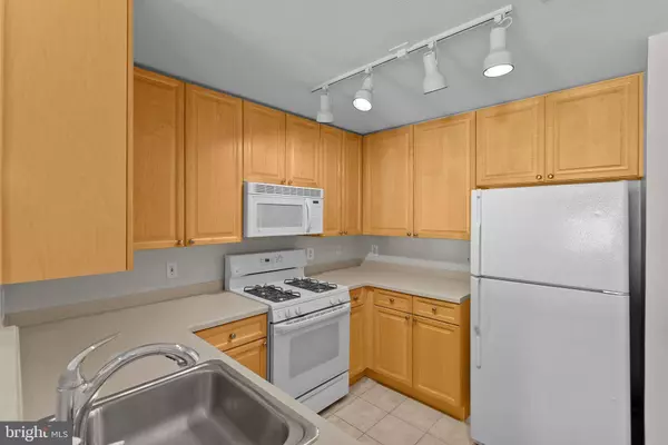 9480 VIRGINIA CENTER BLVD #438, Vienna, VA 22181