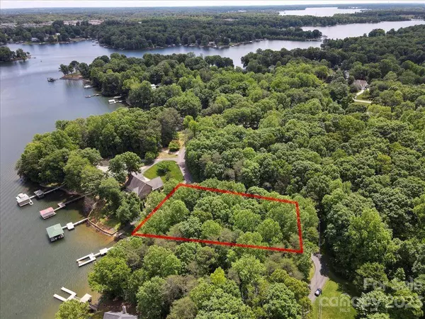 7326 Right Angle ST, Sherrills Ford, NC 28673