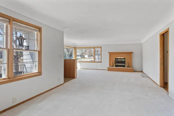 20670 Holyoke AVE, Lakeville, MN 55044