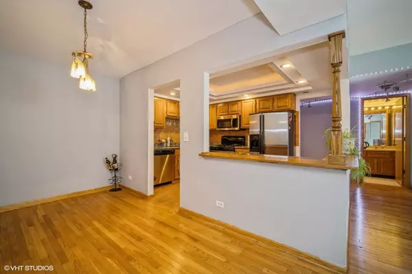 555 S River RD #707, Des Plaines, IL 60016