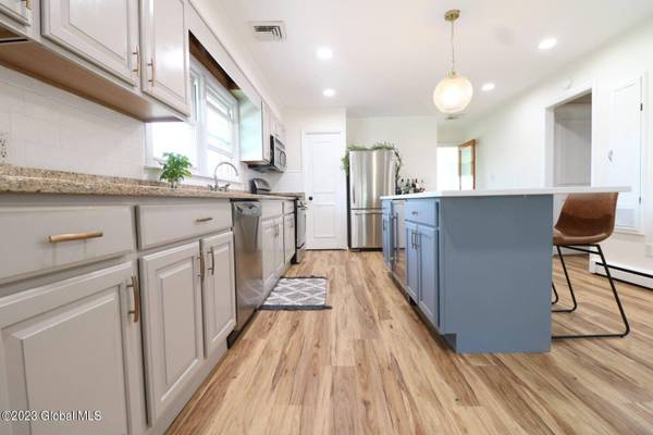 2 Van Buren Avenue, Colonie, NY 12205