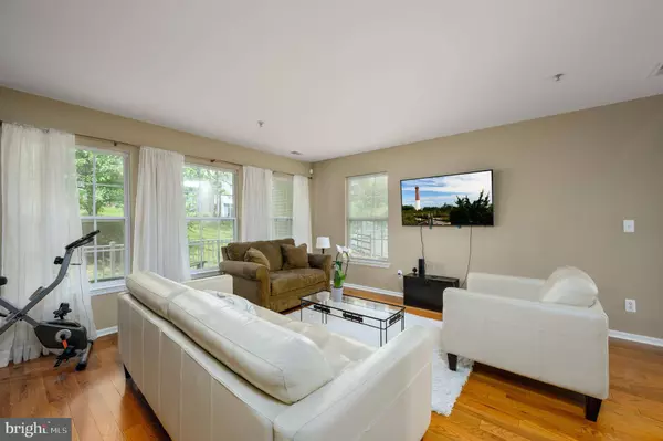 4 DUDLEY CT, Green Brook, NJ 08812