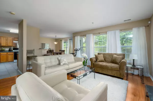 4 DUDLEY CT, Green Brook, NJ 08812