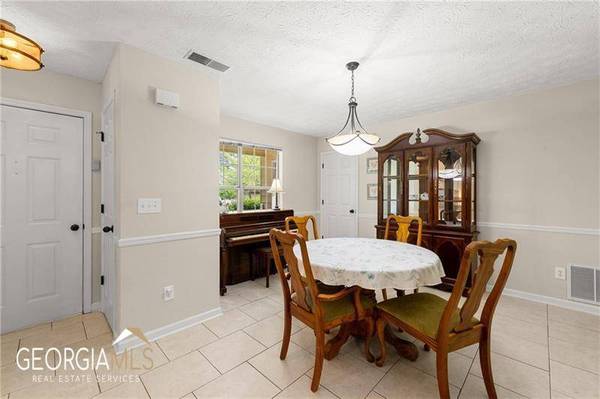 5615 Shadewater DR, Cumming, GA 30041