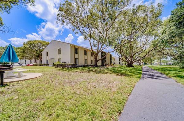 3211 LAKE PINE WAY E #G2, Tarpon Springs, FL 34688