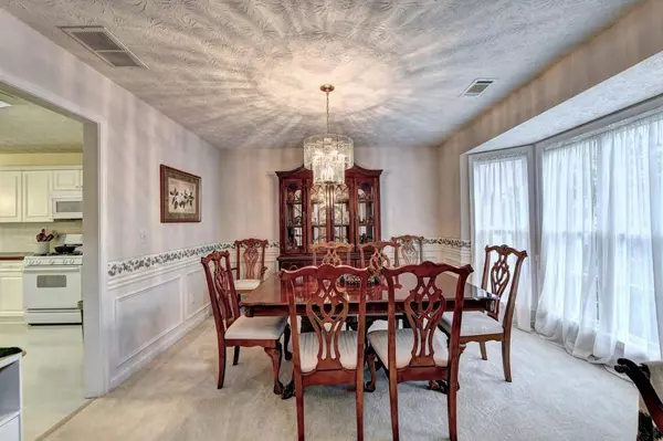 725 Madison TRCE, Lawrenceville, GA 30045