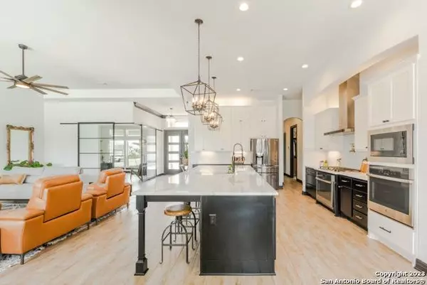 7102 Saur Legacy Dr, Fair Oaks Ranch, TX 78015