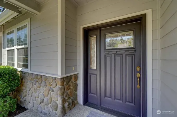 7079 SW Dunraven LN, Port Orchard, WA 98367