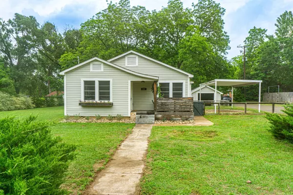 501 N College Street, Lindale, TX 75771