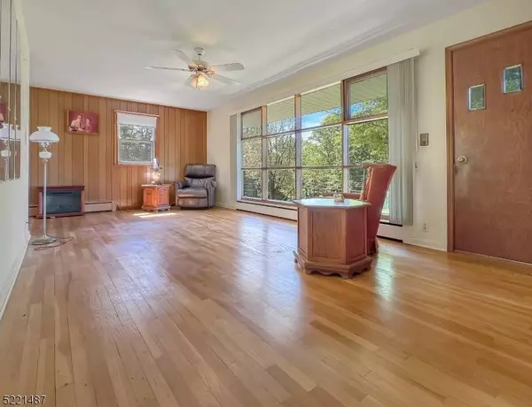 68 Belvidere Ave, Oxford Twp., NJ 07863