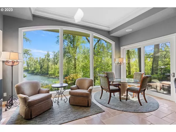 15555 S CLACKAMAS RIVER DR, Oregon City, OR 97045