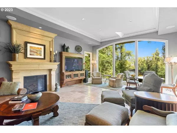 15555 S CLACKAMAS RIVER DR, Oregon City, OR 97045