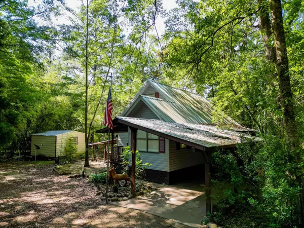 82 Landing Rd, Hattiesburg, MS 39401