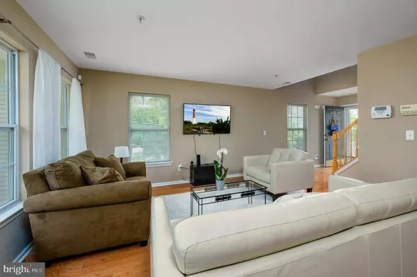 4 DUDLEY CT, Green Brook, NJ 08812