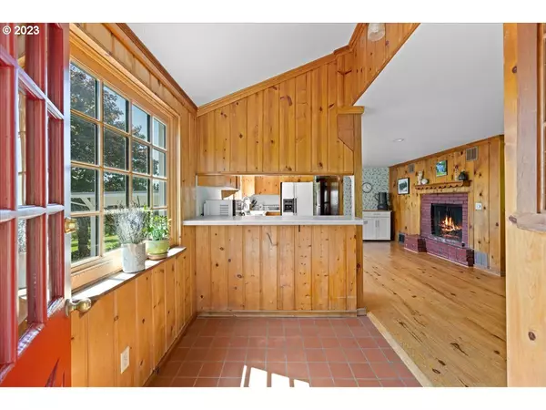 2300 CHILDS RD, Lake Oswego, OR 97034