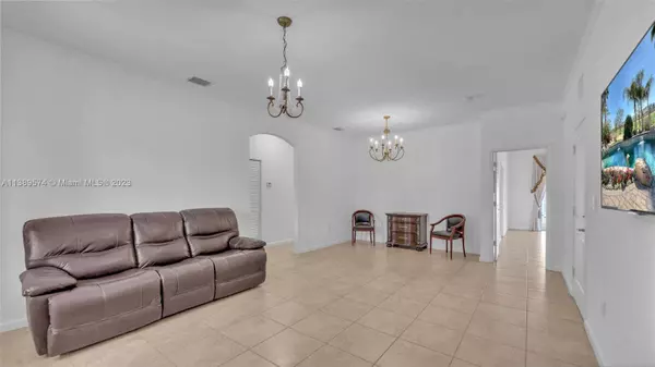 11285 SW 227th St, Miami, FL 33170