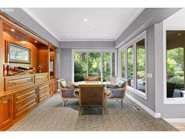 15555 S CLACKAMAS RIVER DR, Oregon City, OR 97045