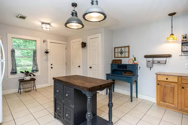 501 N College Street, Lindale, TX 75771