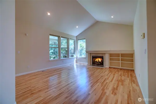 7079 SW Dunraven LN, Port Orchard, WA 98367