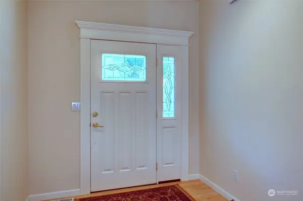 7079 SW Dunraven LN, Port Orchard, WA 98367