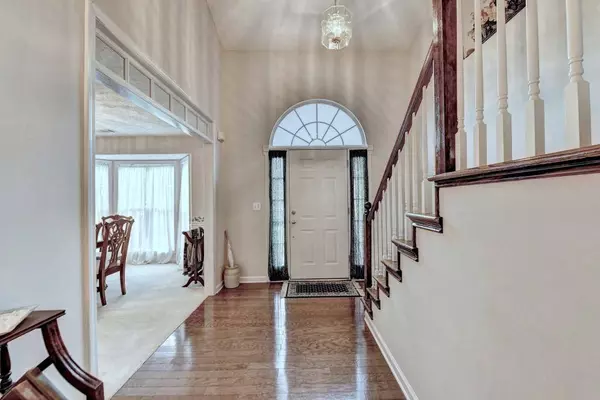 725 Madison TRCE, Lawrenceville, GA 30045