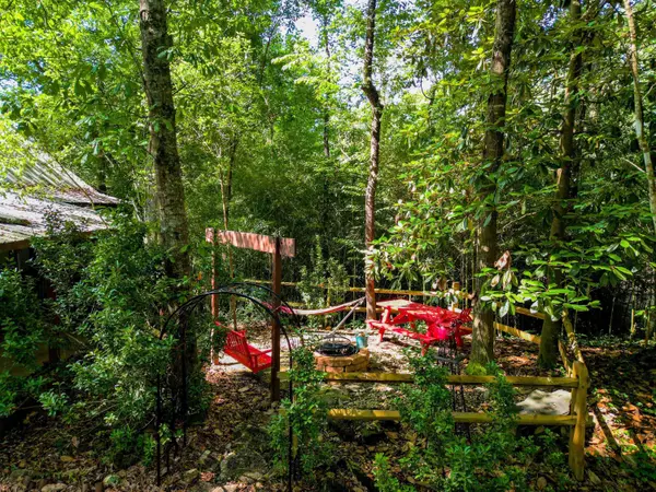 82 Landing Rd, Hattiesburg, MS 39401