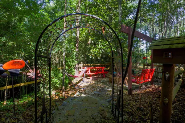 82 Landing Rd, Hattiesburg, MS 39401