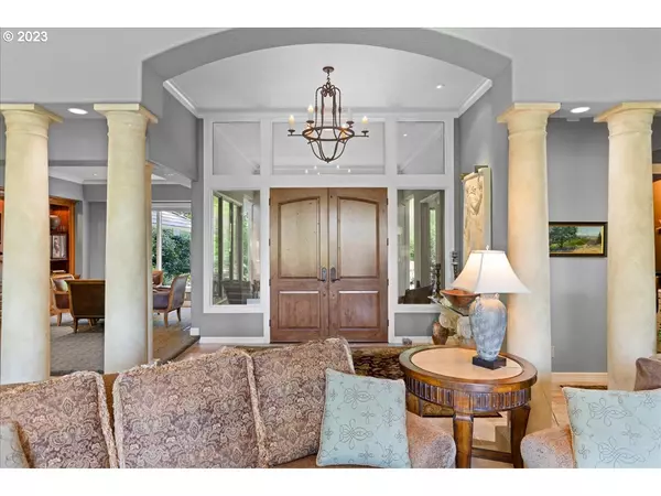 15555 S CLACKAMAS RIVER DR, Oregon City, OR 97045