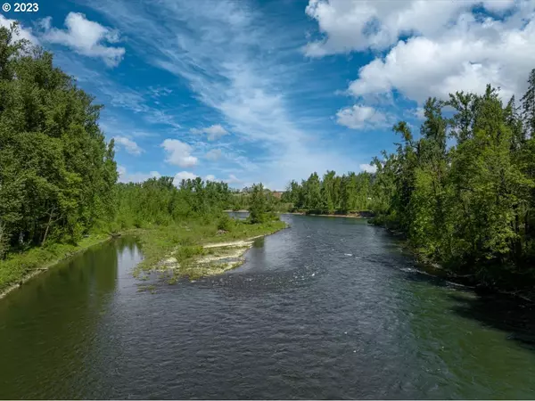 15555 S CLACKAMAS RIVER DR, Oregon City, OR 97045