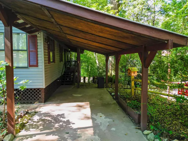 82 Landing Rd, Hattiesburg, MS 39401