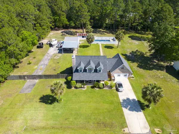 9126 Ridge Dr, Navarre, FL 32566