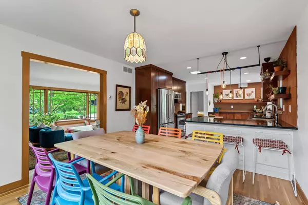 2475 Chatsworth ST N, Roseville, MN 55113