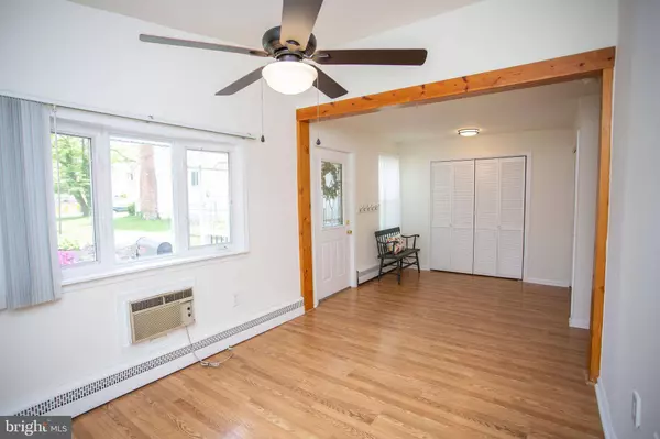 324 S MAPLE AVE, Maple Shade, NJ 08052