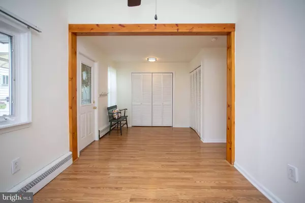 324 S MAPLE AVE, Maple Shade, NJ 08052