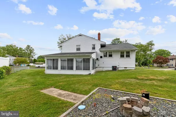 9 TRINITY PL, Barrington, NJ 08007