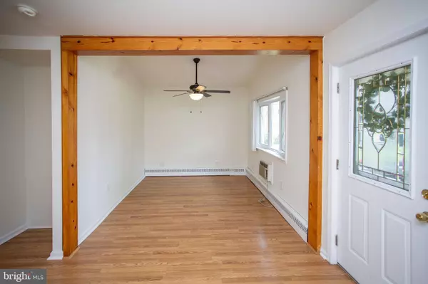 324 S MAPLE AVE, Maple Shade, NJ 08052