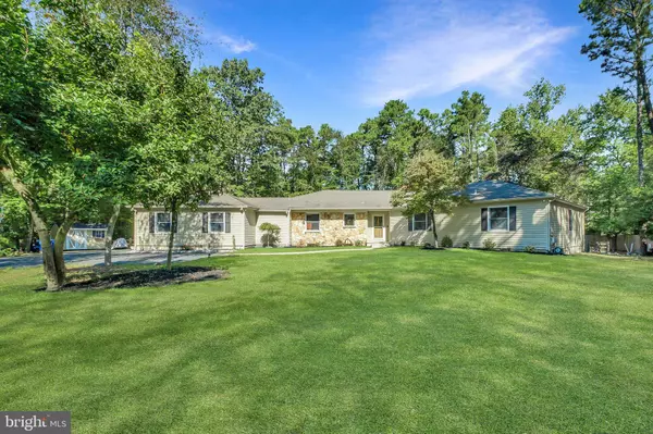 18 LARSEN PARK DR, Medford, NJ 08055