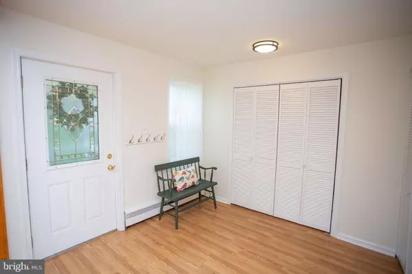 324 S MAPLE AVE, Maple Shade, NJ 08052