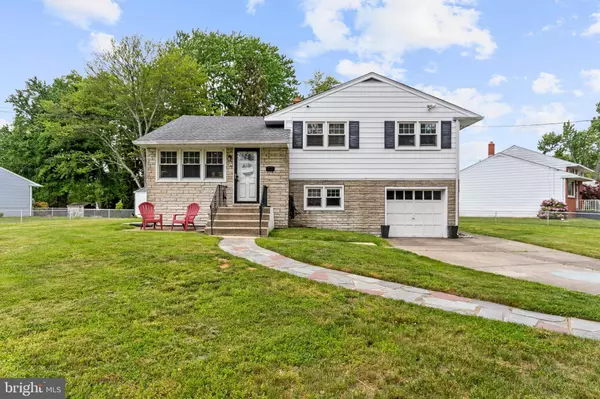 9 TRINITY PL, Barrington, NJ 08007