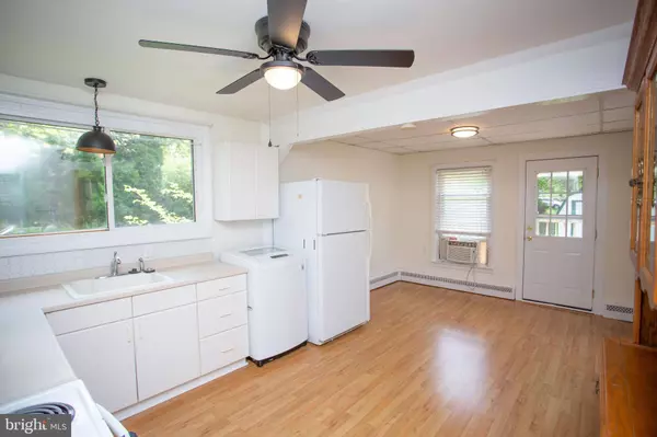 324 S MAPLE AVE, Maple Shade, NJ 08052