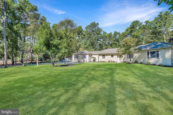 18 LARSEN PARK DR, Medford, NJ 08055