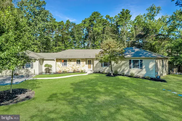 18 LARSEN PARK DR, Medford, NJ 08055