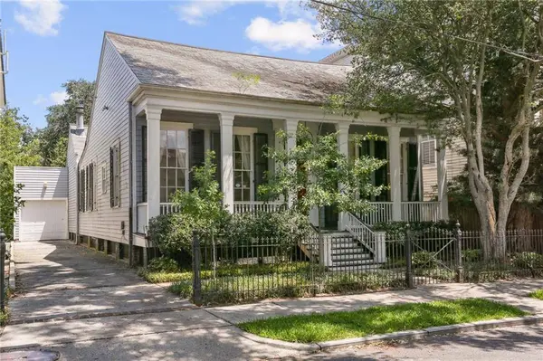 4917 CARONDELET ST, New Orleans, LA 70115