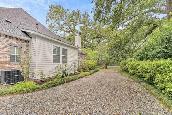 1011 INGLESIDE DR, Baton Rouge, LA 70806