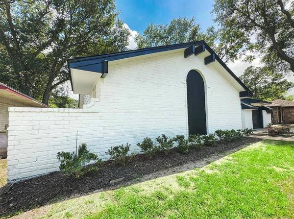 7611 Garsee DR, Houston, TX 77040