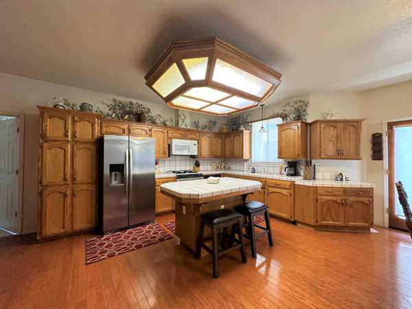 2371 W Orange Avenue, Porterville, CA 93257